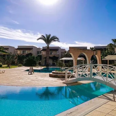 Schoene Mit Meerblick Gasztriá