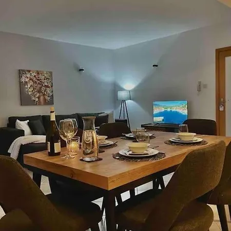 Schoene Mit Meerblick Gastria