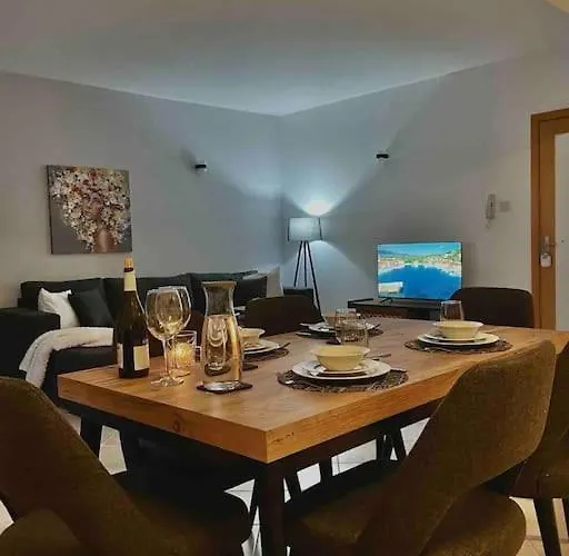 Schoene Mit Meerblick Gastria